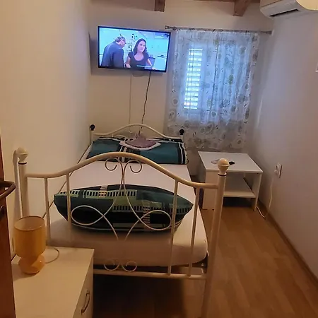 House Alice * Kastel Stafilic